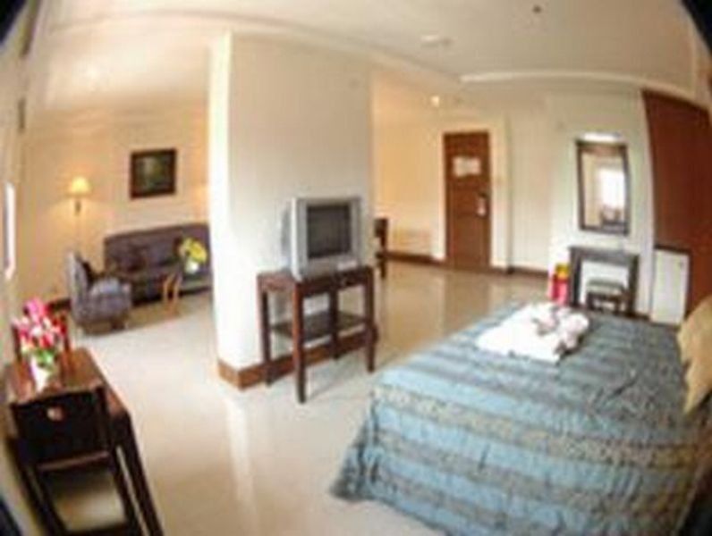 Cherry Blossoms Hotel Манила Екстериор снимка