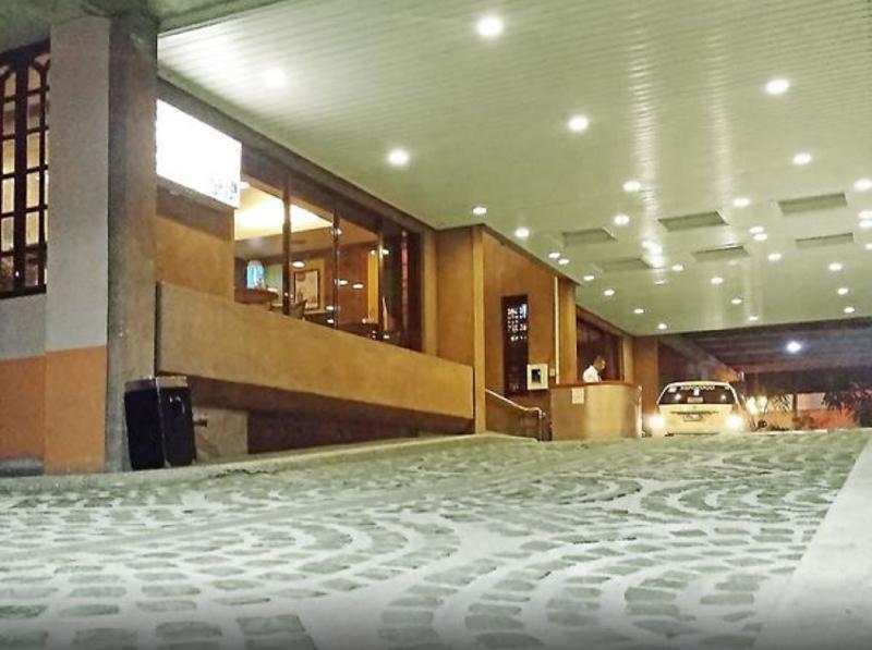 Cherry Blossoms Hotel Манила Екстериор снимка