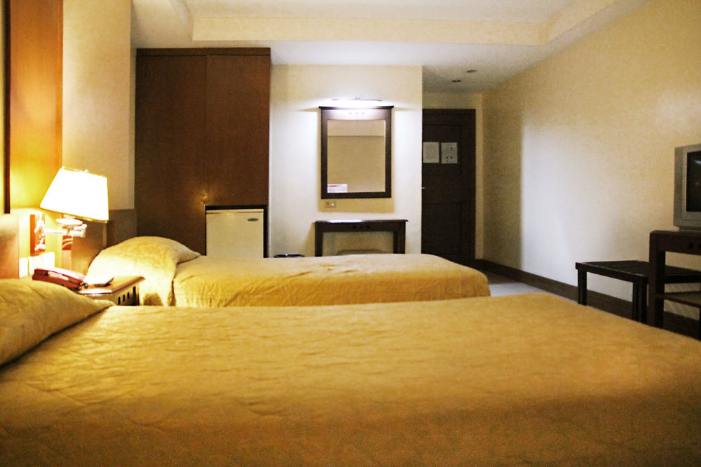 Cherry Blossoms Hotel Манила Екстериор снимка