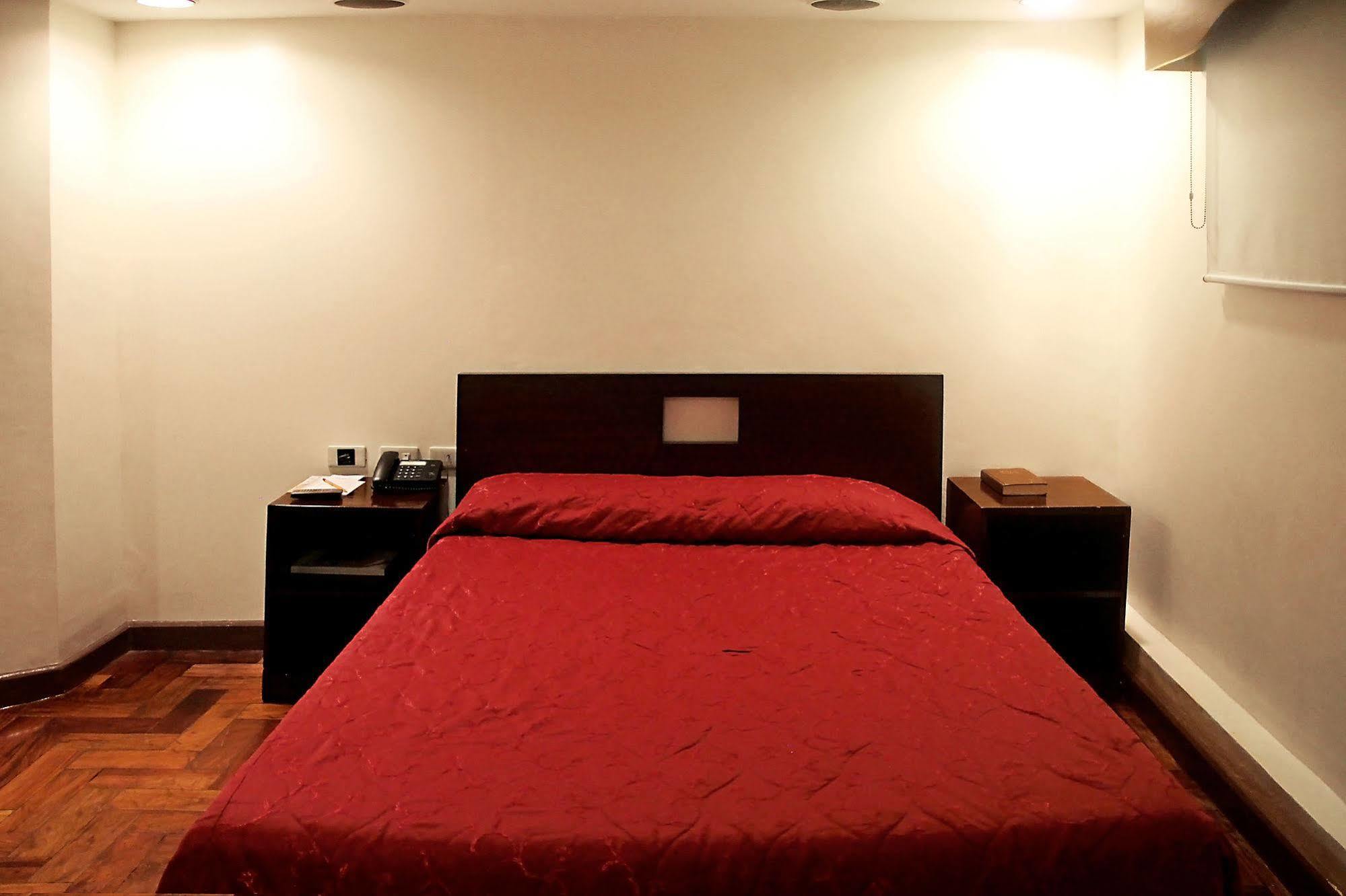 Cherry Blossoms Hotel Манила Екстериор снимка