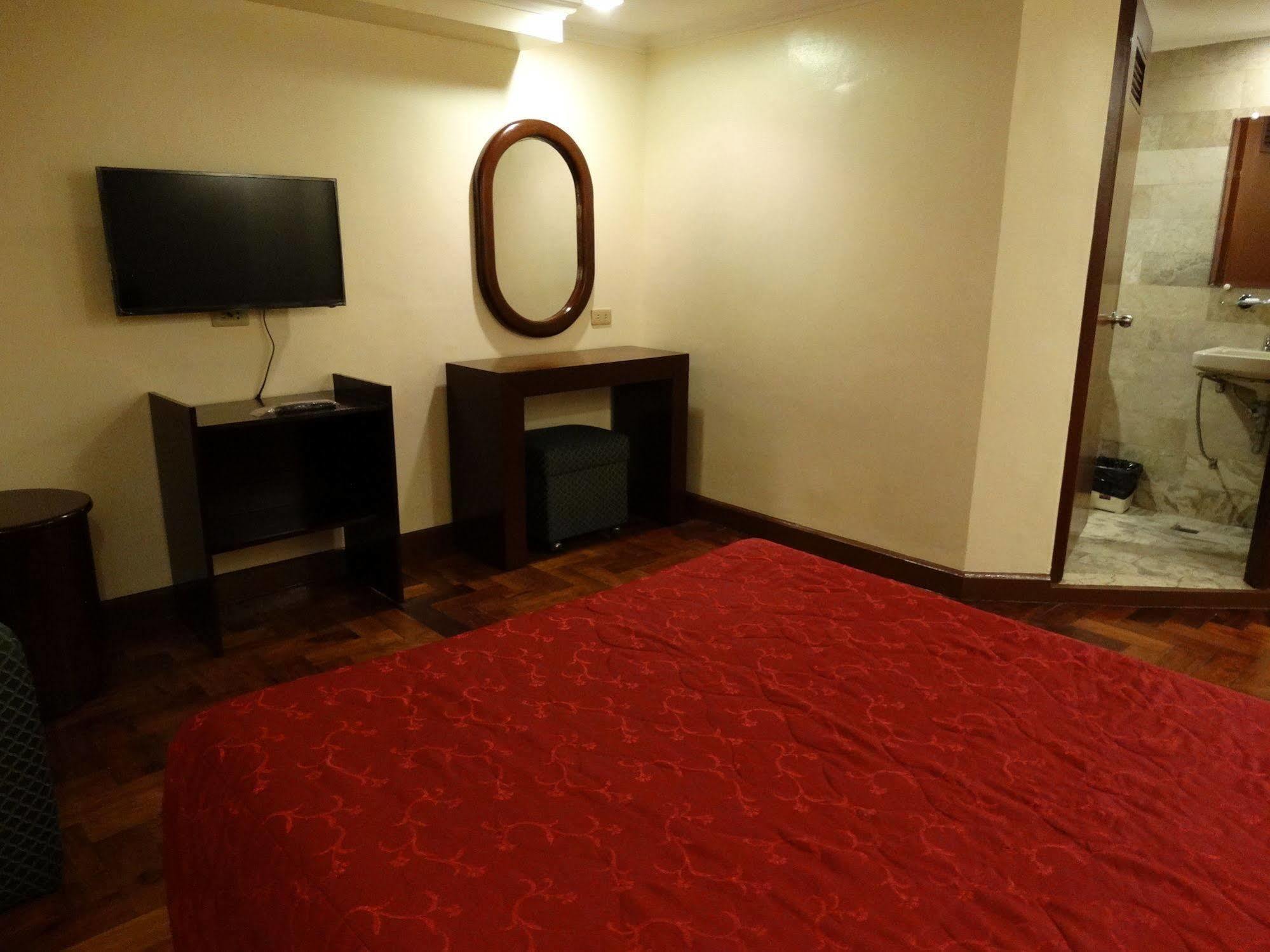Cherry Blossoms Hotel Манила Екстериор снимка