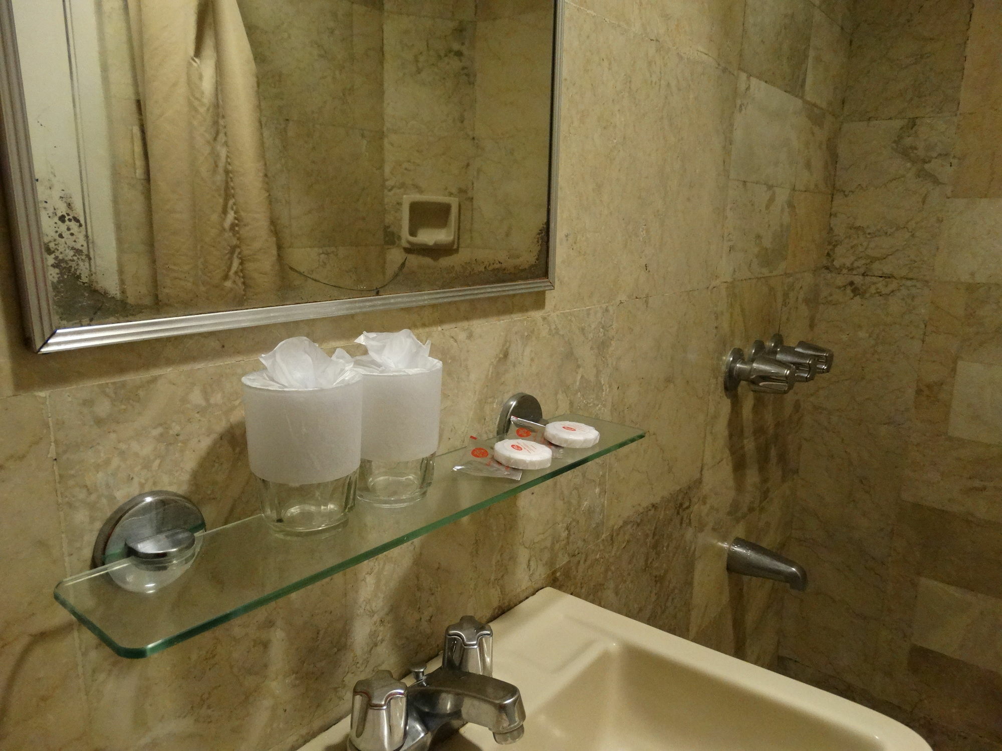 Cherry Blossoms Hotel Манила Екстериор снимка